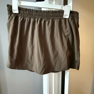 CALLA Performance Skort in Taupe